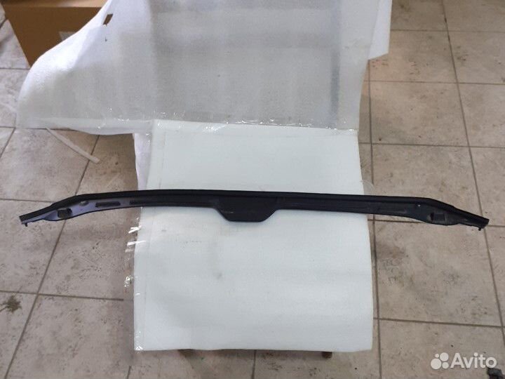 Уплотнитель капота Ауди А4 5 Б9 Audi A4 5 B9