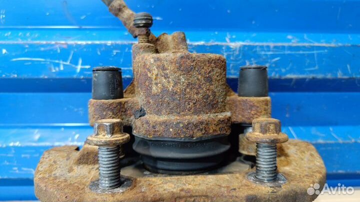 Суппорт передний левый Ford Focus 2 1.8 qqdb 2008