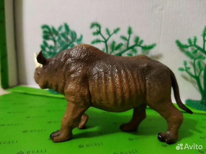 Фигурки животных (8 шт)