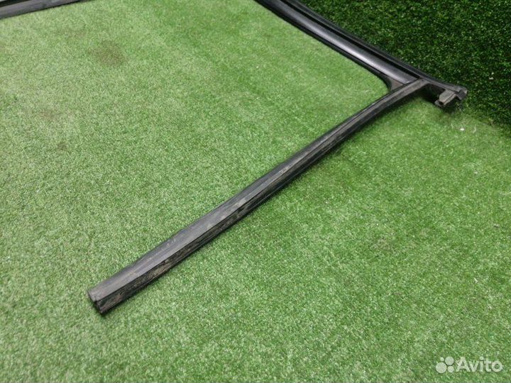 Направляющая стекла задняя правая Audi Q3 8UB cczc