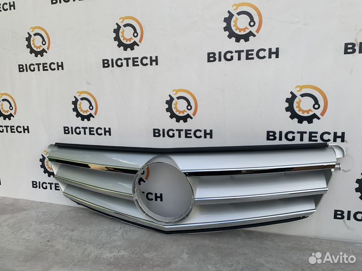 Решетка радиатора Mercedes C W204 A2048800023