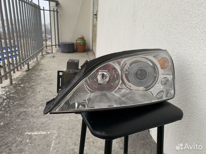 Левая фара Ford mondeo 3 ксенон оригинал