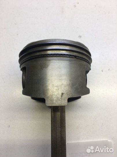 Поршень с шатуном правый Mitsubishi Diamante F31A