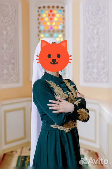 Платье на никах