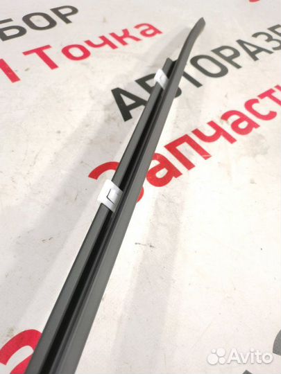 Молдинг стекла передний левый Hyundai Santa Fe 2.4