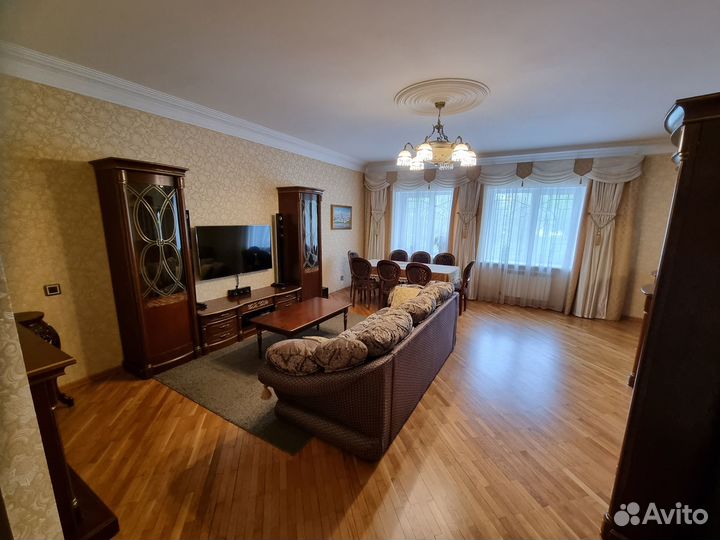 Мебель шкаф, стол, стулья, тумба, камин