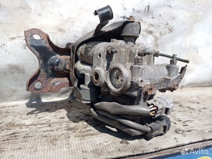 Toyota Previa 1990-2000 блок ABS