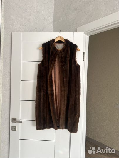 Меховая жилетка