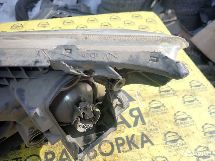 Фара правая для Toyota Avensis II 2003-2008