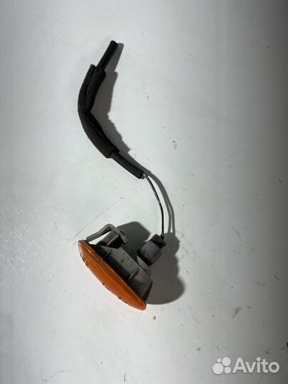 Mitsubishi colt 1998 год поворотник в крыло