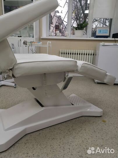 Косметологическое кресло/кушетка медицинская