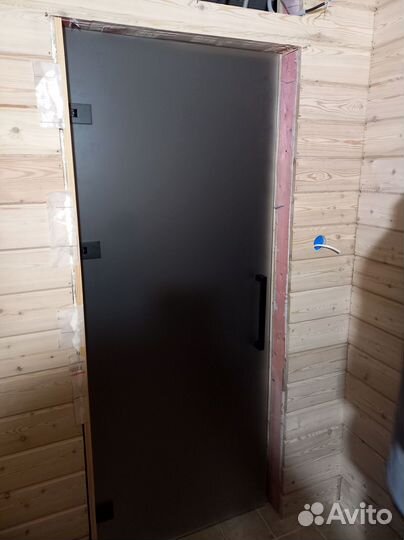 Стеклянные уличные двери