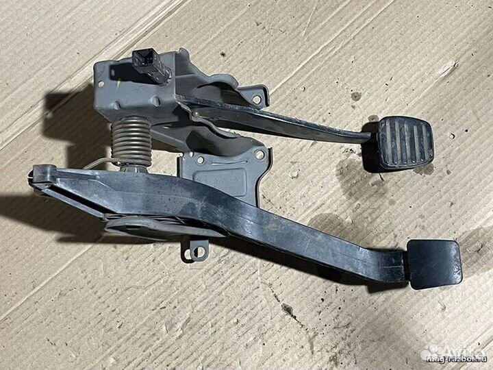 Кронштейн педалей Renault Logan I