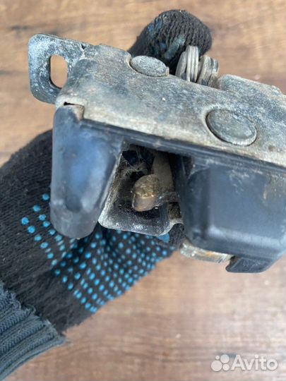 Замок крышки багажника Volvo 460 1 1990