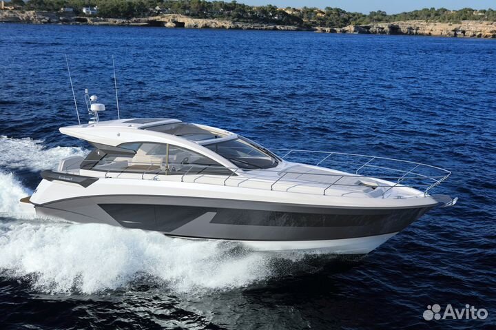 Моторная яхта Beneteau Gran Turismo 45