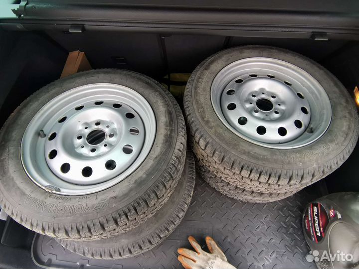 R14 Yokohama Ice Guard F700Z 175/65, PCD 4x98 DIA 58.6