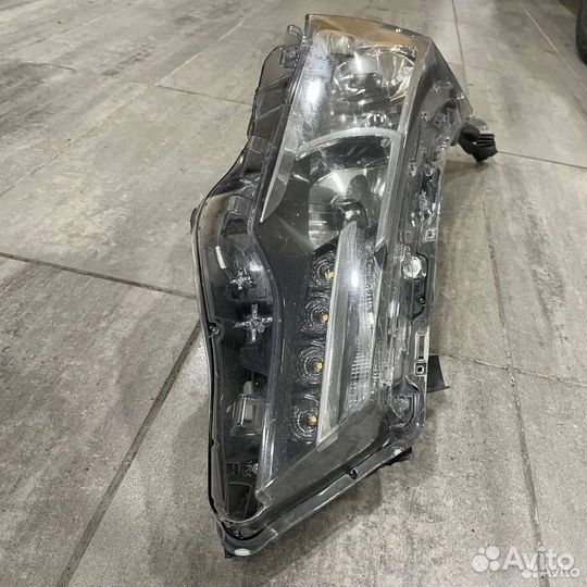 Фара правая, Toyota Corolla E18 2013-2018