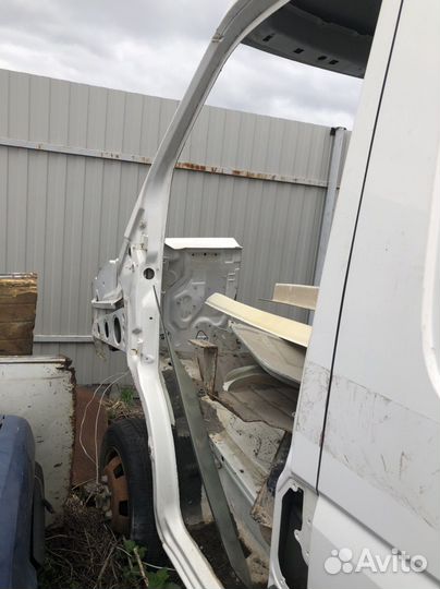 Передняя левая четверть VAG crafter 2013