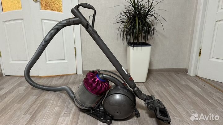 Пылесос Dyson ball DC30c tangle free