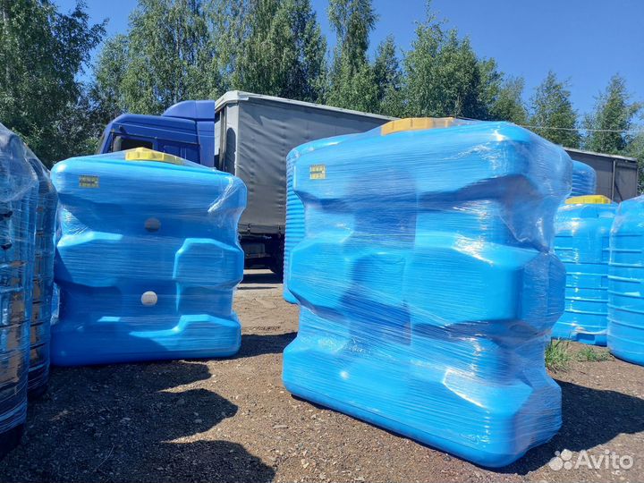 Емкость под воду пластиковая 1 куб