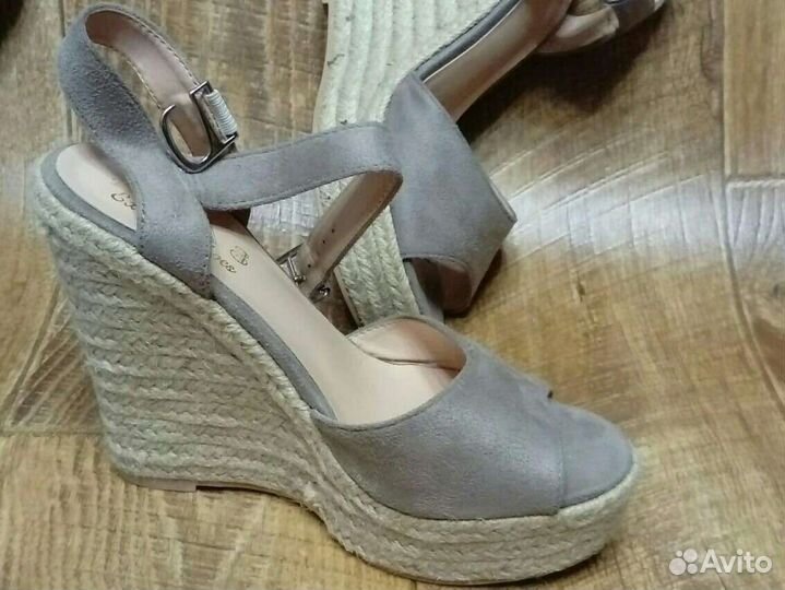 Босоножки женские на платформе 39 размер
