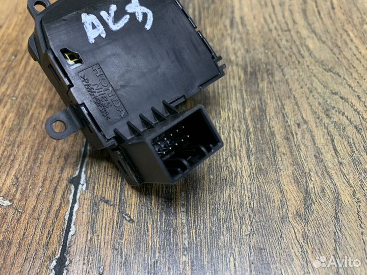 Honda Accord 8 Кнопка многофункциональная в руль