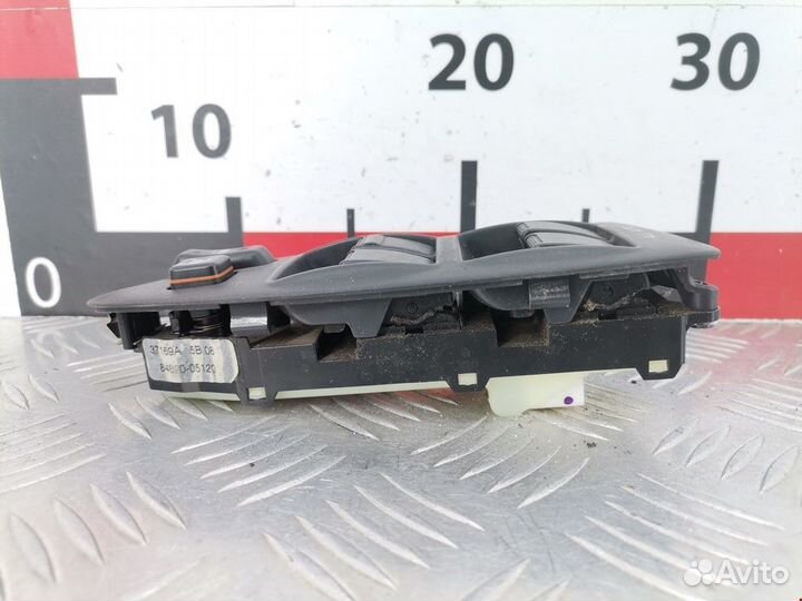 Блок управления стеклоподъемниками Toyota Avensis