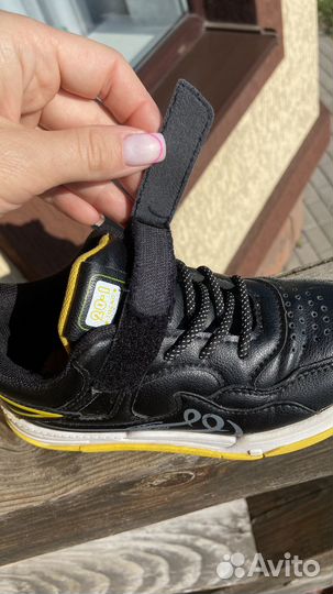 Кроссовки детские 28