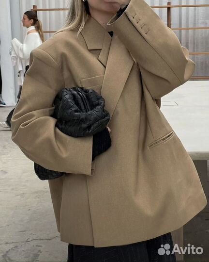 Бежевый пиджак oversize