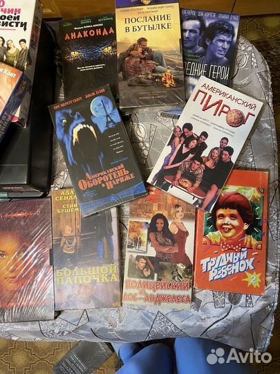 Видеоплеер и много видеокассет 17шт