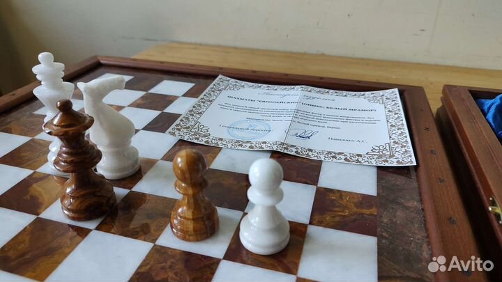Шахматы из оникса и мрамора