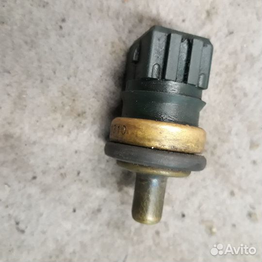 Датчик охлаждающий жидкости Ауди А4Б5 VW Пассат Б5