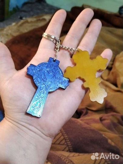 Брелок из эпоксидной смолы