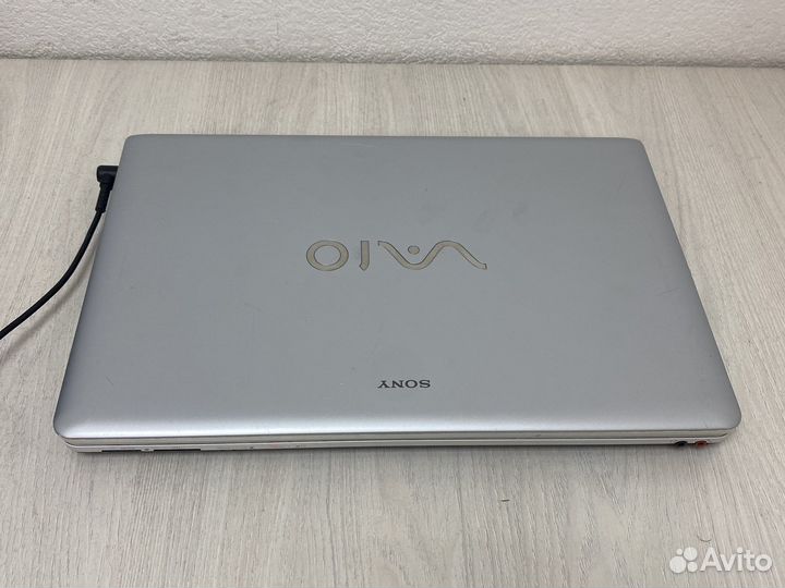 Sony Белый 15.6