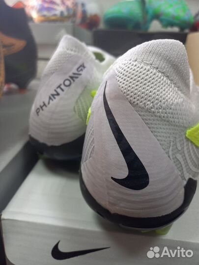 Футбольные бутсы nike phantom gx