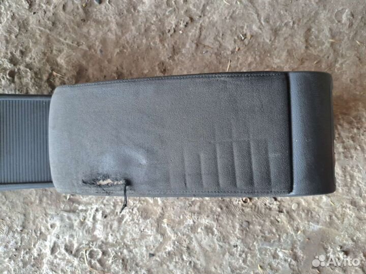 Подлокотник на Volkswagen Passat B6