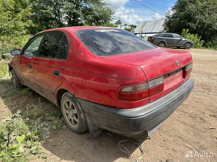 Тойота карина Е крышка багажника