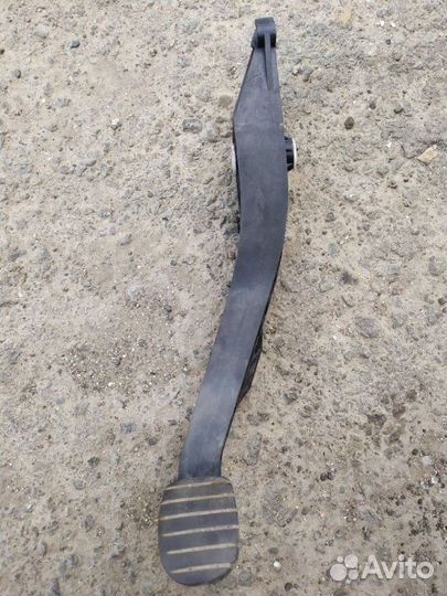 Педаль сцепления Renault Sandero 1 K7MF710 2014