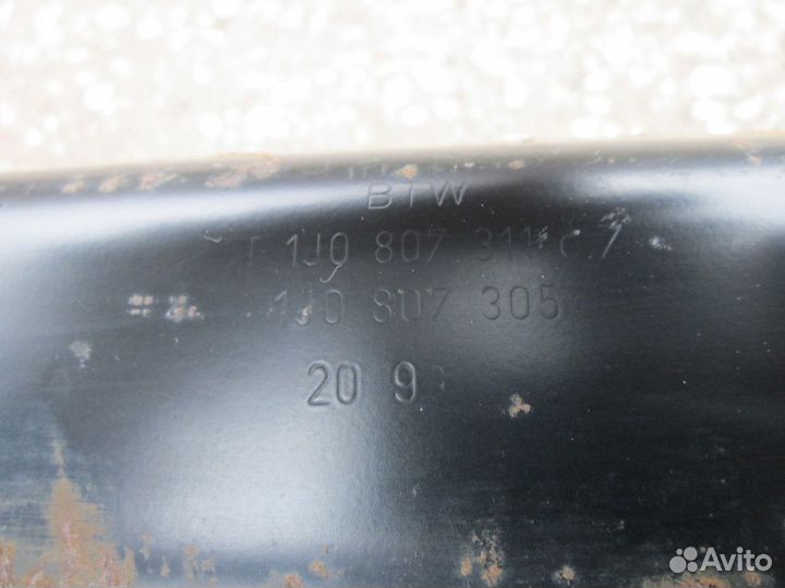 Усилитель заднего бампера Фольксваген Гольф 4