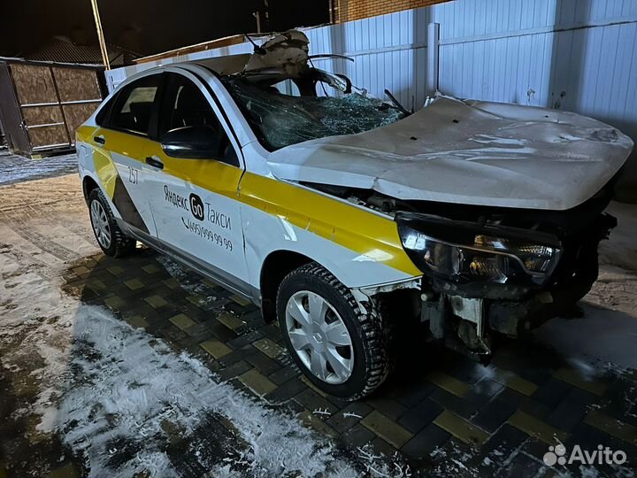 LADA Vesta 1.6 МТ, 2020, битый, 123 000 км