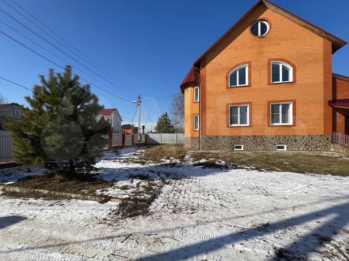 Дом 380 м² на участке 12,5 сот.