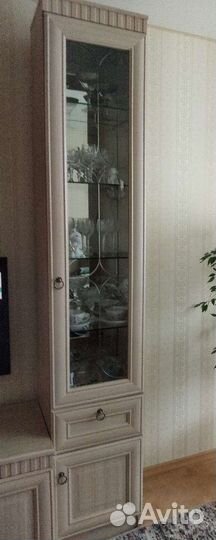 Шкаф витрина