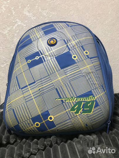 Продам рюкзак школьный б/у