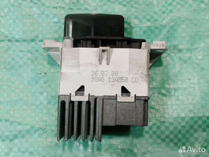 Кнопка аварийной сигнализации Ford Focus 1