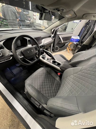 Чехлы Автопилот Geely Coolray серые с ромбами