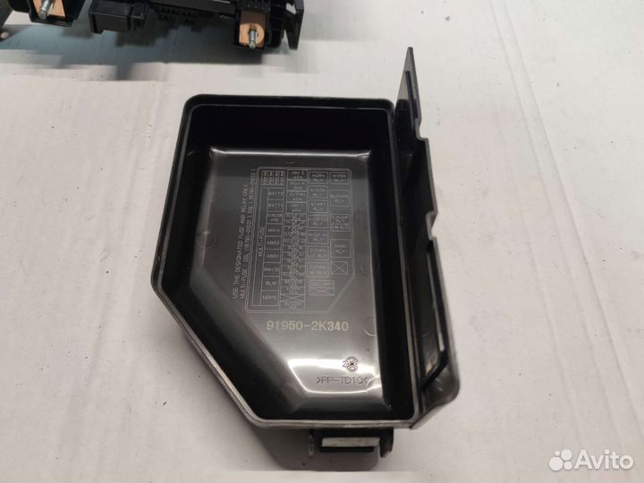 Блок предохранителей подкапотны KIA Soul 1