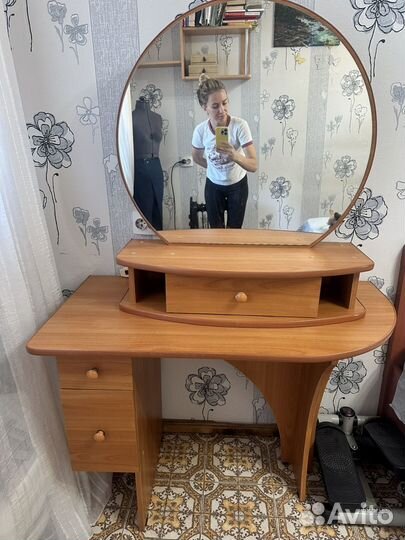 Туалетный столик