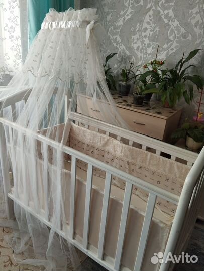 Детская кроватка