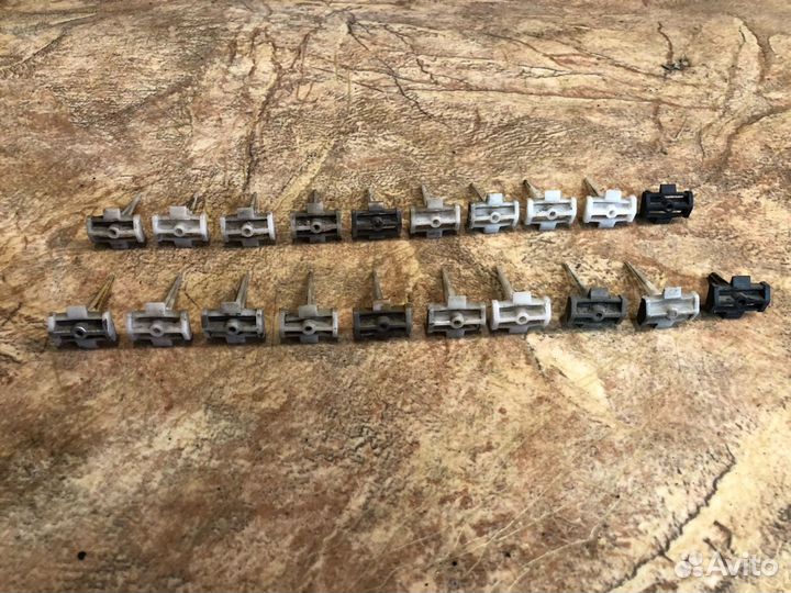 Клипсы порогов W124 купе оригинал комплект