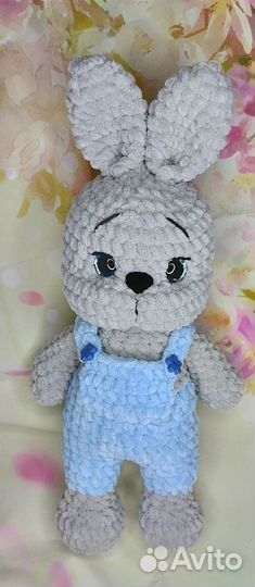 Заяц плюшевый